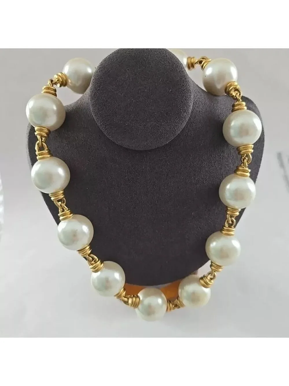 Anne Klein Large Faux Pearl Gold Tone Necklace 17.5” EUC